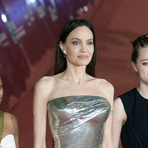 Angelina Jolie avec ses filles Shiloh et Zahara à la première du film "Eternals" lors de la 16ème édition du Festival du Film de Rome, le 24 octobre 2021.