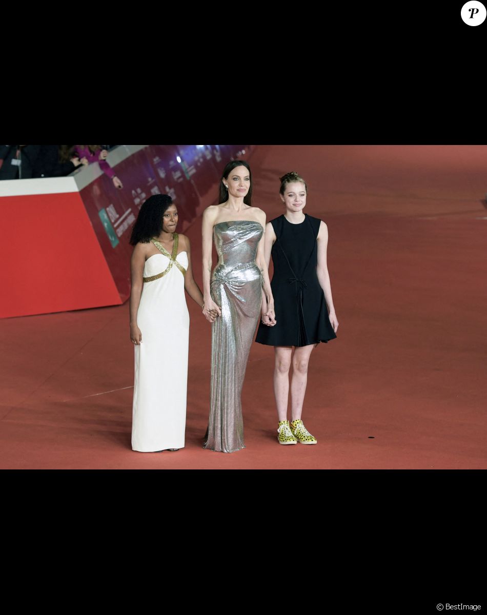 Angelina Jolie avec ses filles Shiloh et Zahara à la première du film "Eternals" lors de la 16ème édition du Festival du Film de Rome, le 24 octobre 2021.