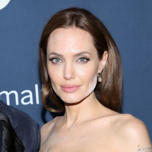 Angelina Jolie (avec un maquillage approximatif) à la première du film 'The Normal Heart' à New York le 12 mai 2014.