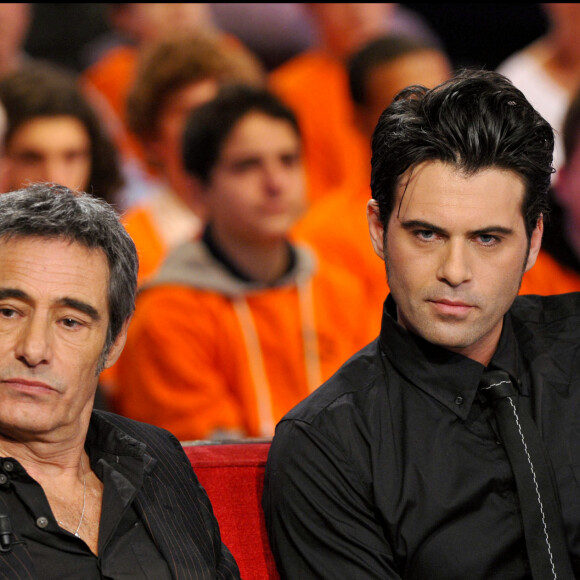 Gérard Lanvin et son fils Manu sur le plateau de l'émission "Vivement Dimanche".