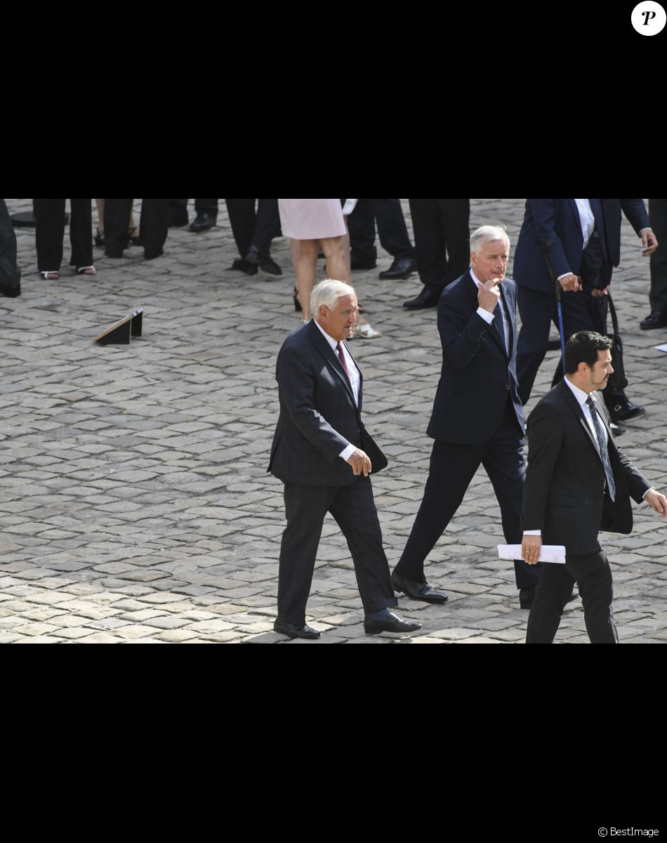 Jean-Pierre Raffarin et Michel Barnier - Hommage national à Simone Veil (femme politique et rescapée de la Shoah) dans la cour d'Honneur des Invalides à Paris, France, le 5 juillet 2017. Simone Veil reposera avec son mari au Panthéon. © Pierre Perusseau/Bestimage