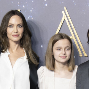 Angelina Jolie et ses enfants, Shiloh, Zahara, Vivienne, Maddox et Knox - Première du film "Les Eternels" à Londres. Le 27 octobre 2021. @ Doug Peters/Empics/ABACAPRESS.COM