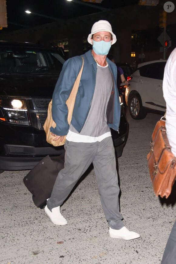 Exclusif - Brad Pitt arrive à l'aéroport de New York (JFK), le 12 septembre 2021.