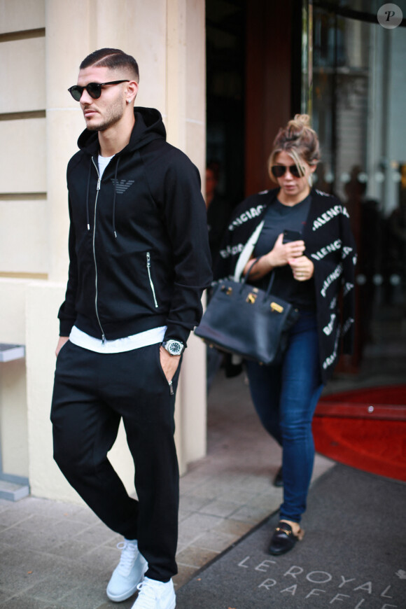 Mauro Icardi et sa femme Wanda Nara à la sortie de l'hôtel Royal Monceau à Paris pendant la fashion week le 26 septembre 2019.