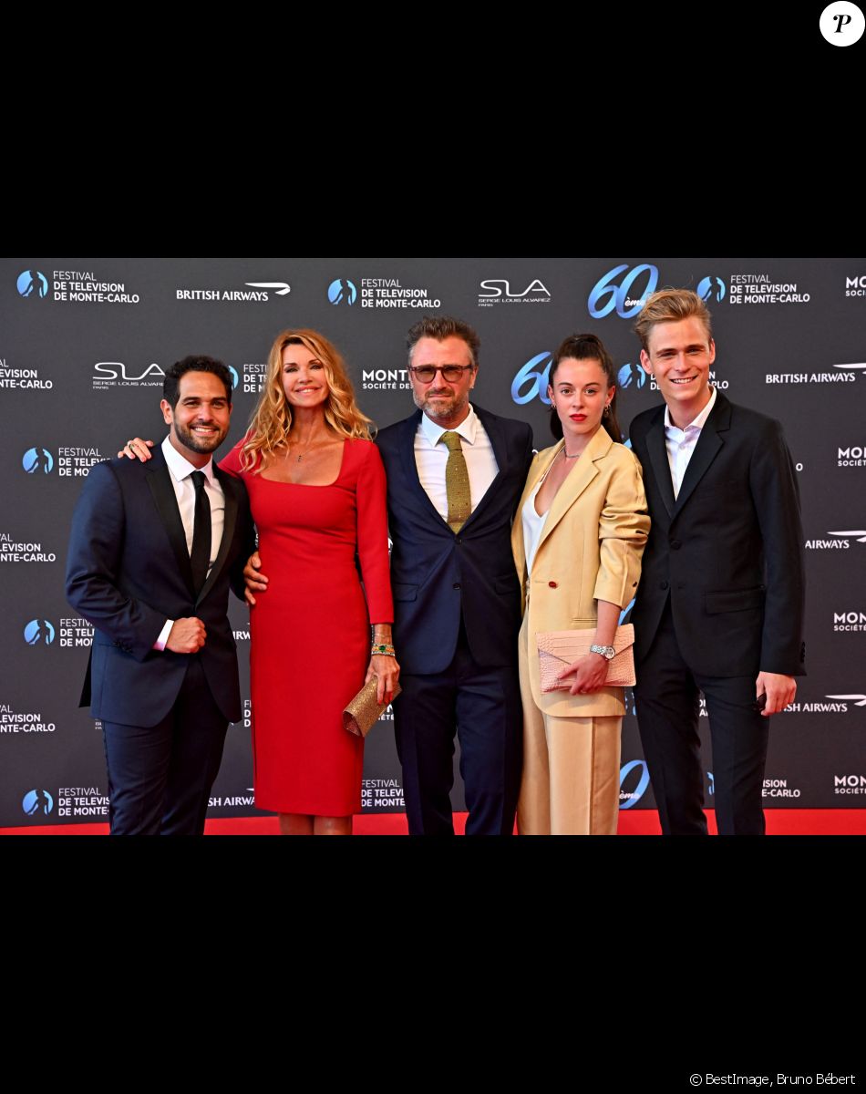 Samy Gharbi, Ingrid Chauvin, Alexandre Brasseur, Camille Genau et Hector Langevin lors de la soirée d'ouverture du 60ème Festival de Télévision de Monte-Carlo au Grimaldi Forum à Monaco, le 18 juin 2021. © Bruno Bébert/Bestimage