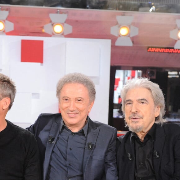 Exclusif - Anne Sila, Florent Pagny, Michel Drucker, Serge Lama et Emmanuel Chaunu - Enregistrement de l'émission "Vivement Dimanche" présentée par M.Drucker et diffusée le 31 octobre sur France 2. Le 27 octobre 2021 © Guillaume Gaffiot / Bestimage 