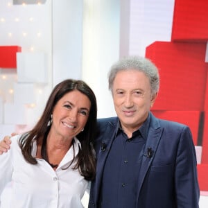 Exclusif - Brigitte Milhau et Michel Drucker - Enregistrement de l'émission "Vivement Dimanche prochain" présentée par M.Drucker et diffusée le 31 octobre sur France 2. Le 27 octobre 2021 © Guillaume Gaffiot / Bestimage 