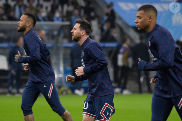 Neymar Jr ( 10 - PSG ) - Lionel Leo Messi ( 30 - PSG ) - Kylian Mbappe ( 7 - PSG ) - Echauffement - Match Ligue 1 Uber Eats "OM - PSG (0-0)" au stade Orange Vélodrome à Marseille, le 24 octobre 2021.