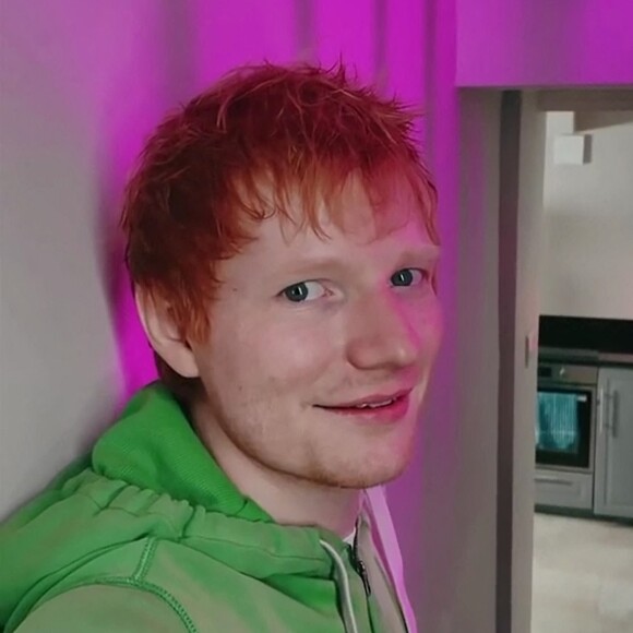 Ed Sheeran, testé positif à la Covid-19, présente les 14 titres de son nouvel album "Equals" sur Youtube. Londres. Le 27 octobre 2021. .