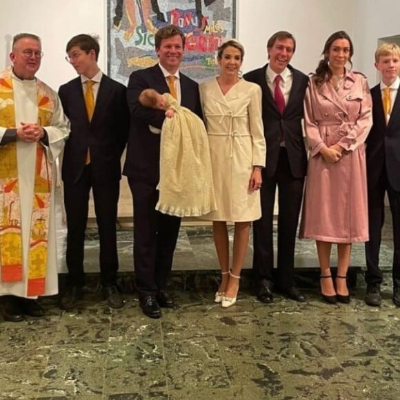 Tessy Antony de Nassau et son mari Frank Floessel au baptême de leur fils Theodor, avec le prince Louis de Luxembourg et sa fiancée Scarlett-Lauren sur Instagram, le 30 octobre 2021.