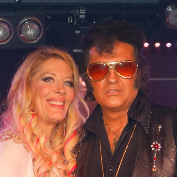 Exclusif - Loana (Loana Petrucciani), Eric Prayer (sosie d'Elvis Presley) - Concert de Eryl Prayer (sosie d'Elvis Presley) lors de la tournée "Elvis Tour intimiste" avec la participation de Loana au bateau théâtre "Le Nez Rouge" à Paris, le 26 juin 2021. © Christophe Clovis / Bestimage