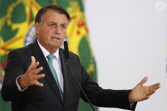 Le président du Brésil Jair Bolsonaro donne une conférence de presse pour annoncer les progrès du programme de logement le 15 septembre 2021.