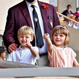 Le prince Albert II de Monaco et ses enfants Jacques et Gabriella durant la dernière journée du World Rugby Sevens Repechage tournament qui se déroule au Stade Louis II le 20 juin 2021. Cette compétition est organisée par la Fédération Monégasque de Rugby (FMR), dont le président est Gareth Wittstock, le frère de la Princesse Charlene de Monaco. © Bruno Bebert/Bestimage