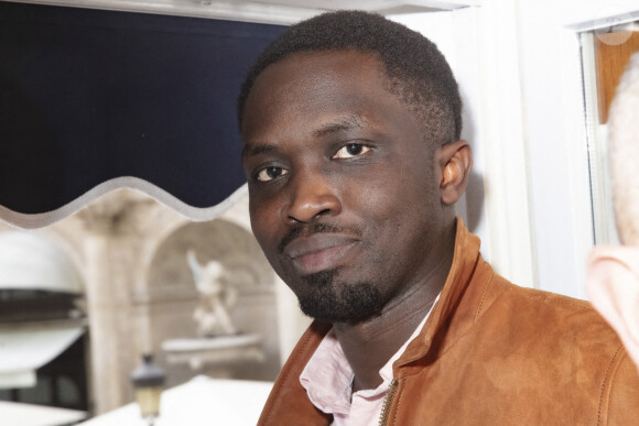 Mohamed Mbougar Sarr, lauréat 2021 - Remise du Prix Goncourt 2021 au restaurant Drouant à Paris. Le 3 novembre 2021 © Jack Tribeca / Bestimage