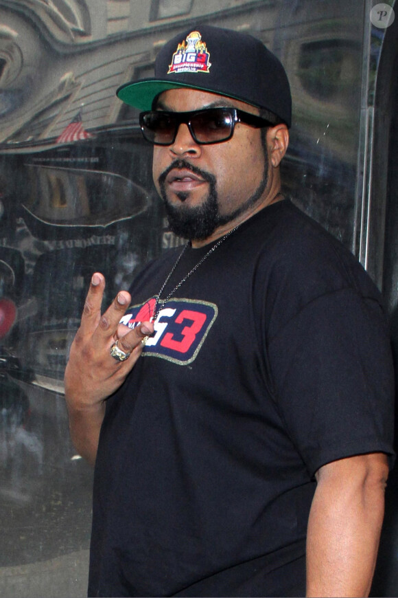 Le rappeur Ice Cube a été aperçu à la sortie d'un hôtel à New York, le 23 aout 2018. 