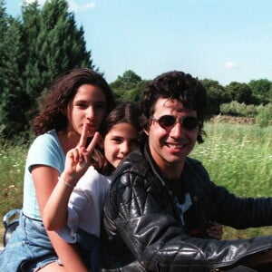 Jean-Luc Lahaye avec ses filles Margaux et Gloria à Carpentras.