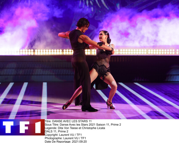 Dita Von Teese et son partenaire Christophe Licata dans "Danse avec les stars", saison 11 en 2021 sur TF1.