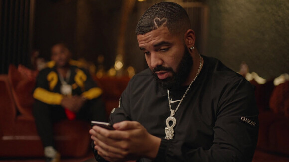Justin Bieber remplace Drake dans le clip de DJ Khaled "Popstar". Drake, ne souhaitant pas apparaître dans l'intégralité du clip, a laissé sa place à Justin Bieber qui mime les paroles sur la voix de Drake. Los Angeles. Le 4 septembre 2020.