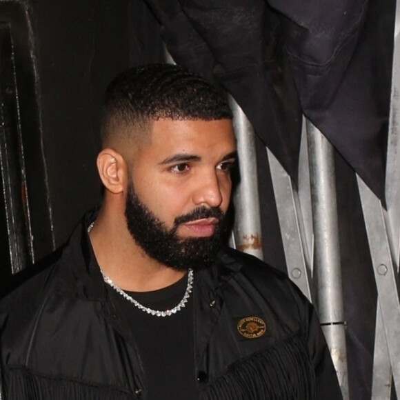 Drake à la sortie du restaurant "The Nice Guy" à Los Angeles, le 28 octobre 2019.