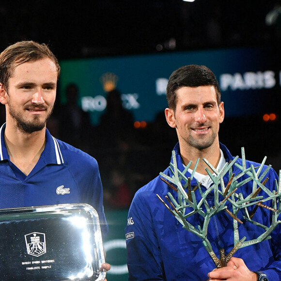 Novak Djokovic et Daniil Medvedev - Novak Djokovic remporte la finale homme du Rolex Paris Masters face à Daniil Medvedev le 7 novembre 2021. © Veeren/Bestimage