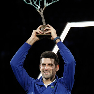 Novak Djokovic remporte la finale homme du Rolex Paris Masters face à Daniil Medvedev. © Aurélien Morissard / Panoramic / Bestimage