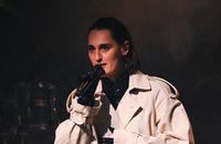 Yelle enceinte : la chanteuse de 38 ans va être maman pour la première fois !