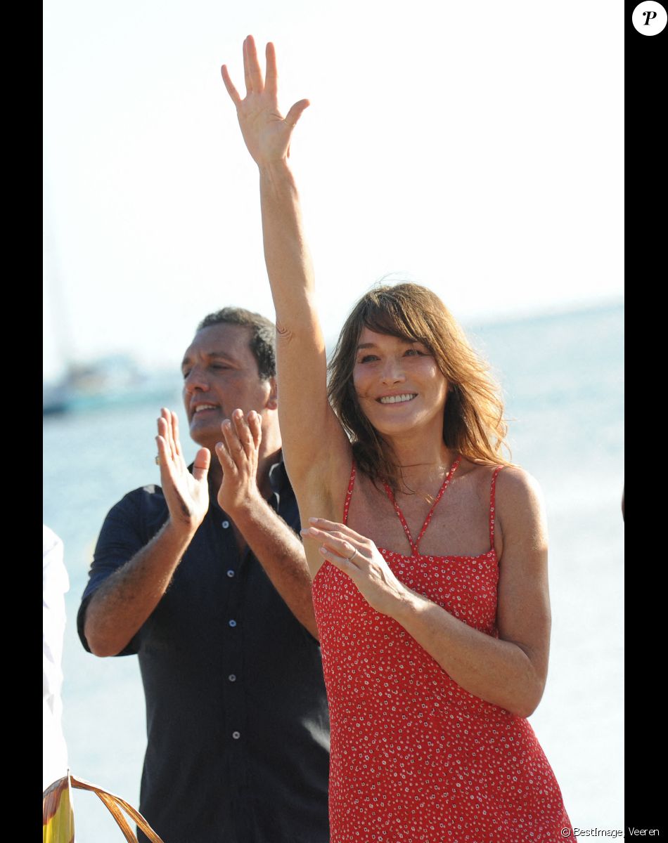 Exclusif - Dany Brillant, Carla Bruni-Sarkozy - Jour 2 - Enregistrement de l'émission "Tous en Martinique, coeur d'Outremer" au Club Med Les Boucaniers, qui sera diffusée le 11 novembre à 21h05 sur France 3. Le 29 mai 2021 © Veeren / Bestimage