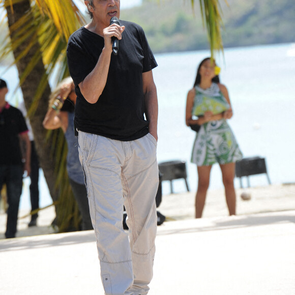 Exclusif - Julien Clerc - Jour 2 - Répétitions - Enregistrement de l'émission "Tous en Martinique, coeur d'Outremer" au Club Med Les Boucaniers, qui sera diffusée le 11 novembre à 21h05 sur France 3. Le 29 mai 2021 © Veeren / Bestimage