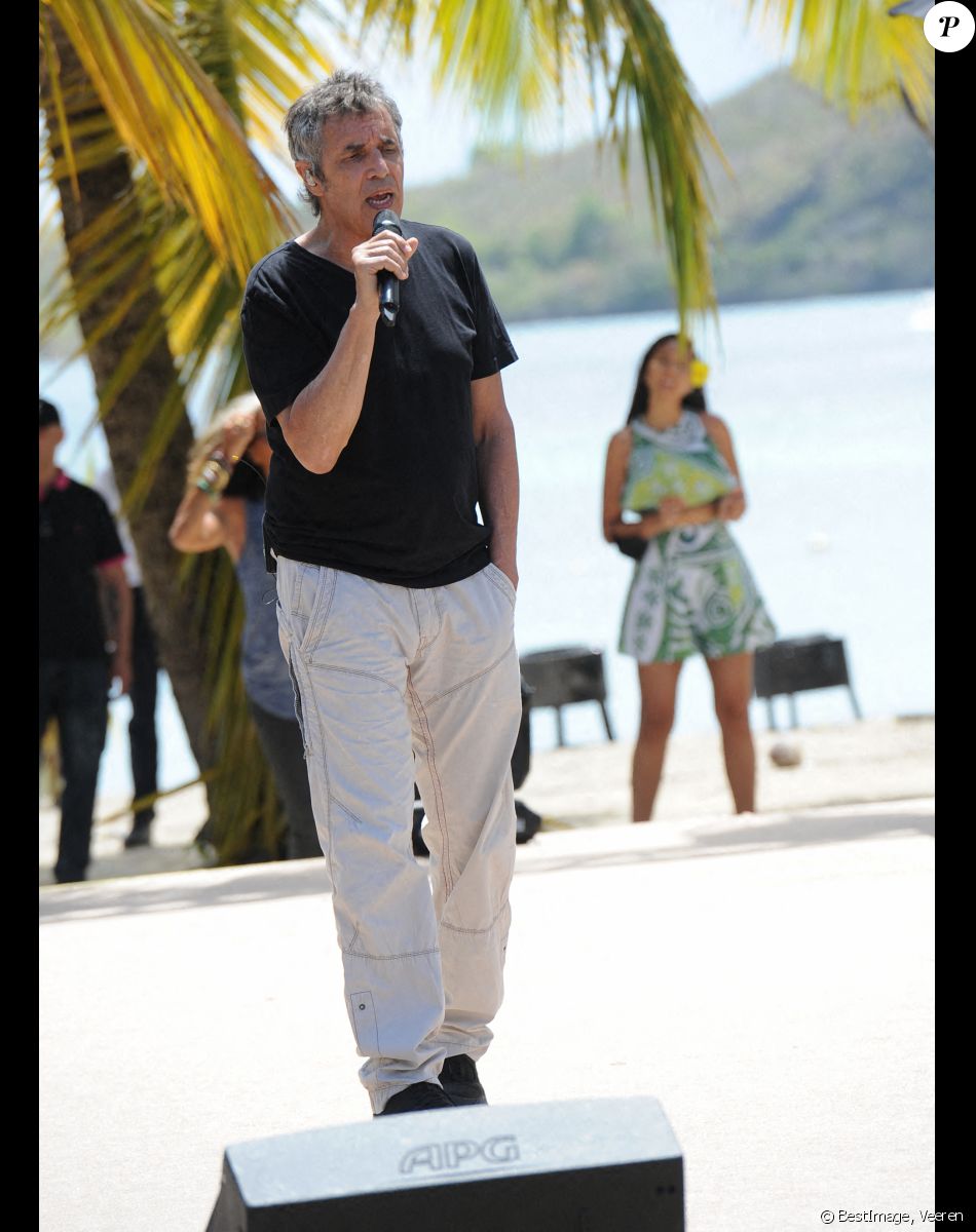 Exclusif - Julien Clerc - Jour 2 - Répétitions - Enregistrement de l'émission "Tous en Martinique, coeur d'Outremer" au Club Med Les Boucaniers, qui sera diffusée le 11 novembre à 21h05 sur France 3. Le 29 mai 2021 © Veeren / Bestimage