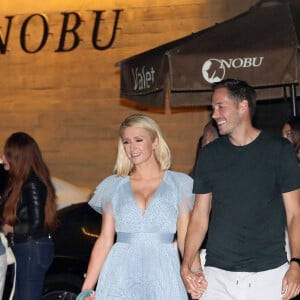 Exclusif - Paris Hilton et son fiancé Carter Milliken Reum sont allés diner en amoureux au restaurant Nobu dans le quartier de Malibu à Los Angeles, le 18 juillet 2021 