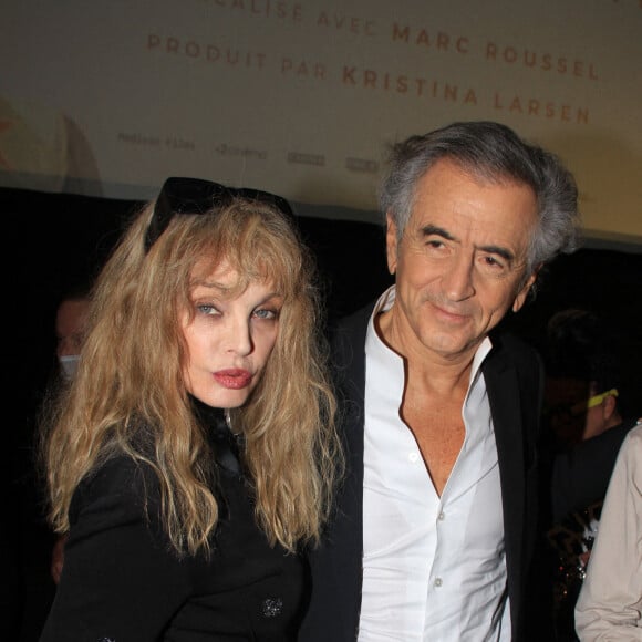 Bernard-Henri Lévy, Arielle Dombasle lors de la première du film "Une autre idée du monde" de BHL au cinéma l'Arlequin à Paris le 10 juin 2021. © Baldini / Bestimage 