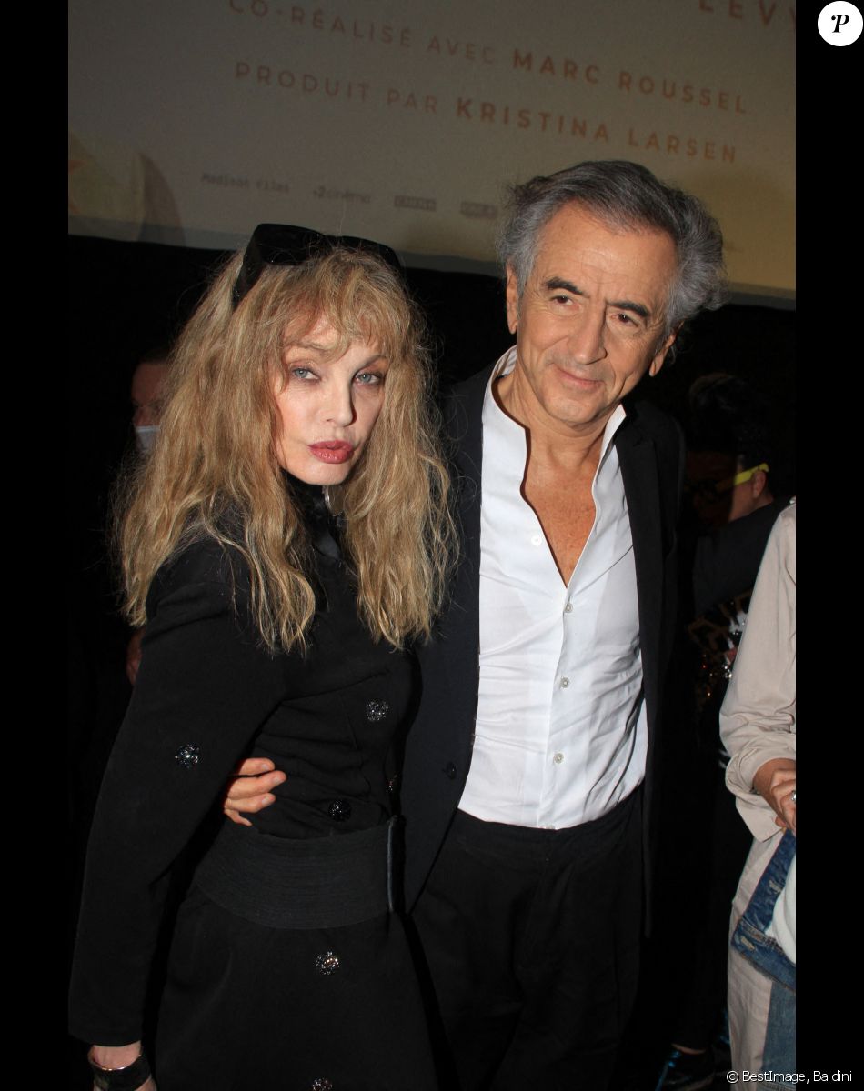 Bernard-Henri Lévy, Arielle Dombasle lors de la première du film "Une autre idée du monde" de BHL au cinéma l'Arlequin à Paris le 10 juin 2021. © Baldini / Bestimage