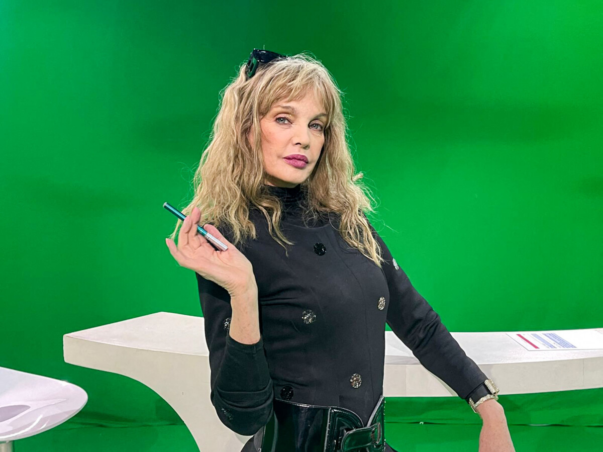 Photo Exclusif Arielle Dombasle lors de l'émission "L'instant de