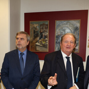 Exclusif - Christian Sainte, directeur de la police judiciaire, Chrisitian Flaesch, ancien directeur PJ, Pierre Charon, sénateur et Frédéric Péchenard, ancien directeur de la Police Nationale et vice président de la région Ile de France, membres du jury lors de la remise du prix du Quai des Orfèvres 2022 au nouveau siège de la police judiciaire à Paris (36 bastion) le 2 novembre 2022. @Didier Sabardin / Bestimage