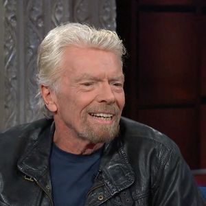 Richard Branson pendant l'émission télévisée "The Late Show" après son voyage dans l'espace à bord du vaisseau VSS Unity Virgin Galactic.