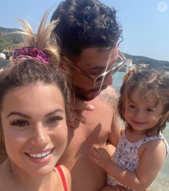 Carla Moreau et Kevin Guedj ont créé une poupée à l'éffigie de leur fille Ruby - Instagram