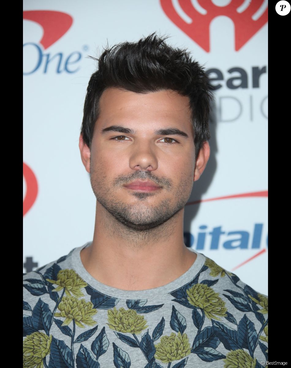 Taylor Lautner à la soirée iHeartRadio du 2ème jour du Festival de Musique à Las Vegas.