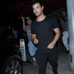 Taylor Lautner est allé diner au restaurant Craig à West Hollywood, le 31 août 2017.