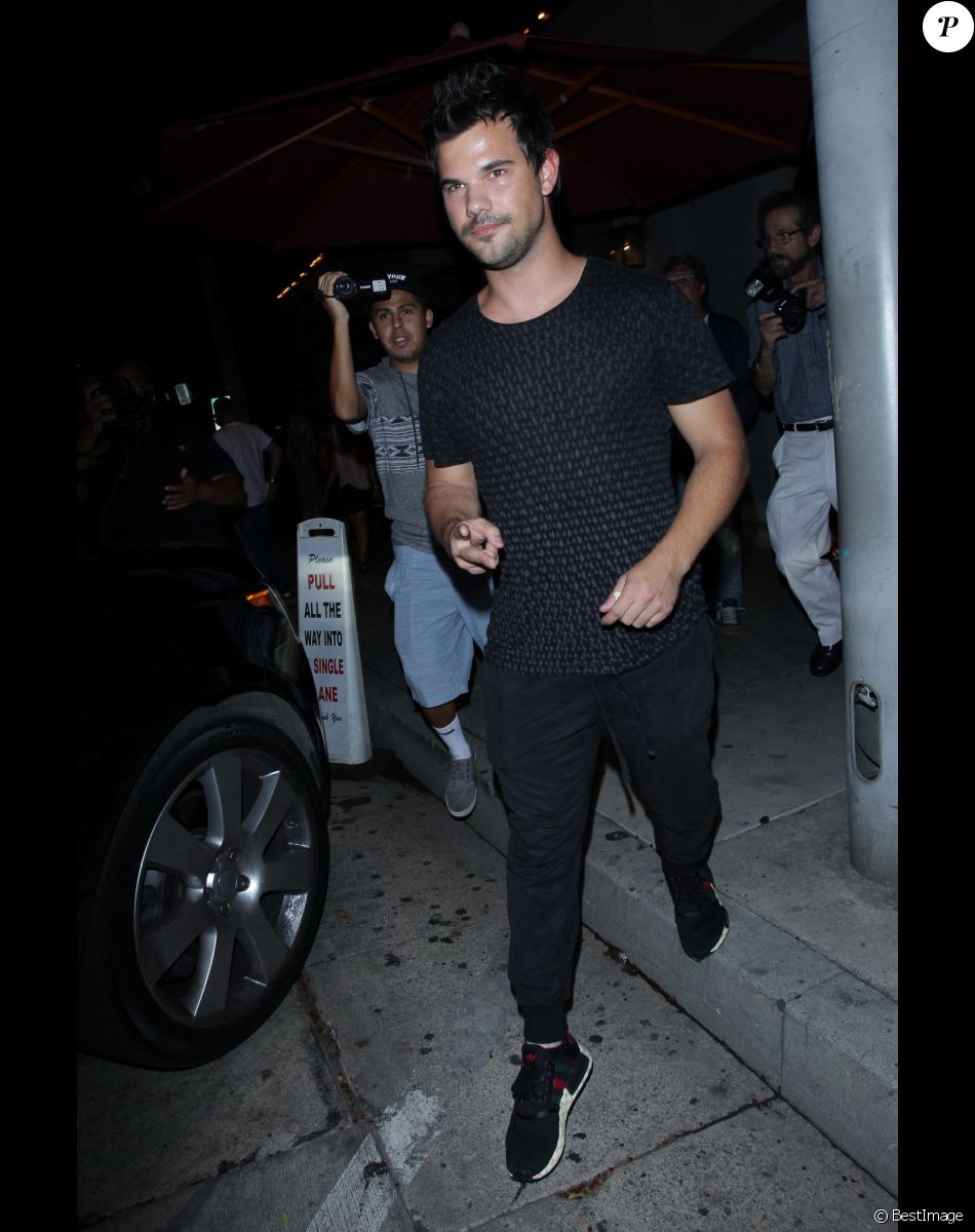 Taylor Lautner est allé diner au restaurant Craig à West Hollywood, le 31 août 2017.