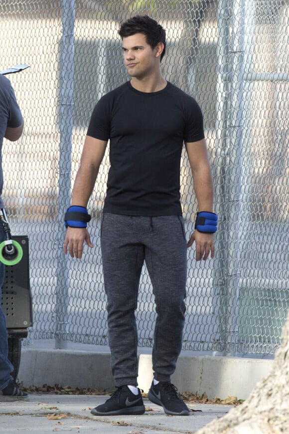 Taylor Lautner (Dr. Cassidy Cascade) sur le tournage de la série 'Scream Queens' à Los Angeles, le 19 novembre 2016 