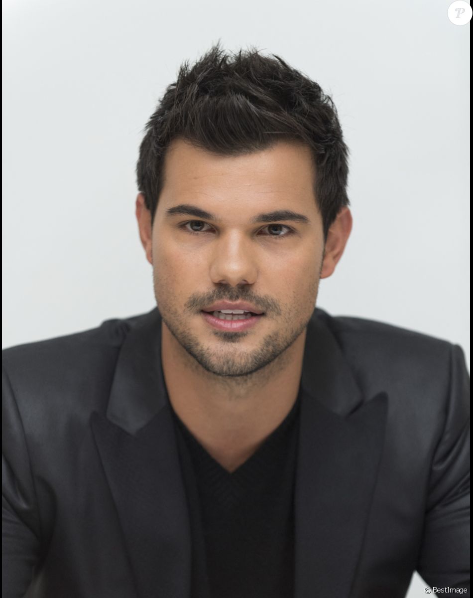 Taylor Lautner en conférence de presse pour la série Tv "Scream Queens" à l'hôtel Four Seasons de Beverly Hills le 7 octobre 2016.