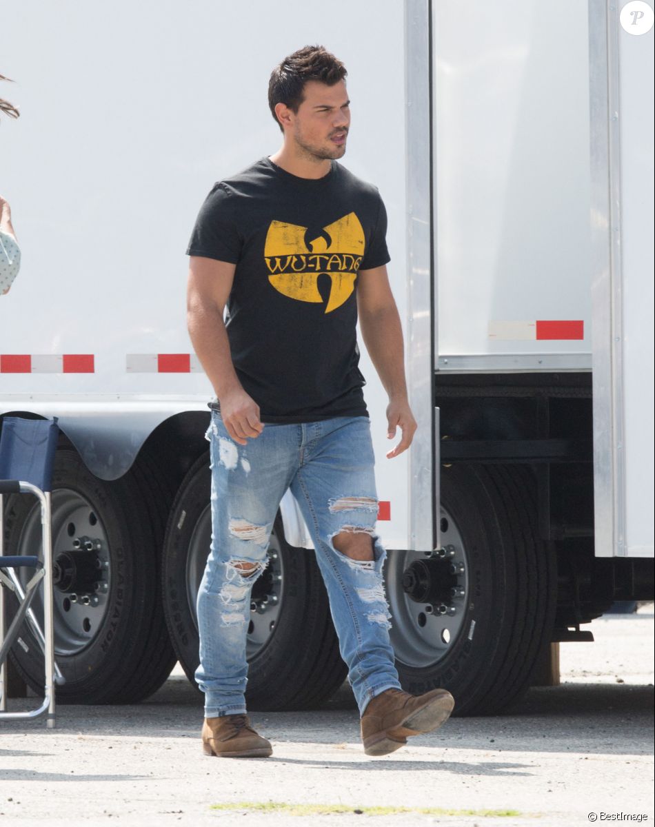Taylor Lautner sur le tournage de "Scream Queens" à Los Angeles, le 16 juillet 2016.