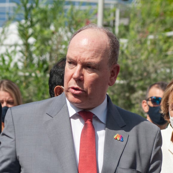 Le prince Albert II de Monaco en visite au Pavillon de Monaco lors de la journée nationale de Monaco à l'Expo Dubaï 2020 (Exposition universelle), à Dubaï, Emirats Arabes Unis, le 13 Novembre 2021. © Nicolas Briquet/Bestimage 