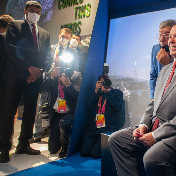 Le prince Albert II de Monaco en visite au Pavillon de Monaco lors de la journée nationale de Monaco à l'Expo Dubaï 2020 (Exposition universelle), à Dubaï, Emirats Arabes Unis, le 13 Novembre 2021. © Nicolas Briquet/Bestimage 
