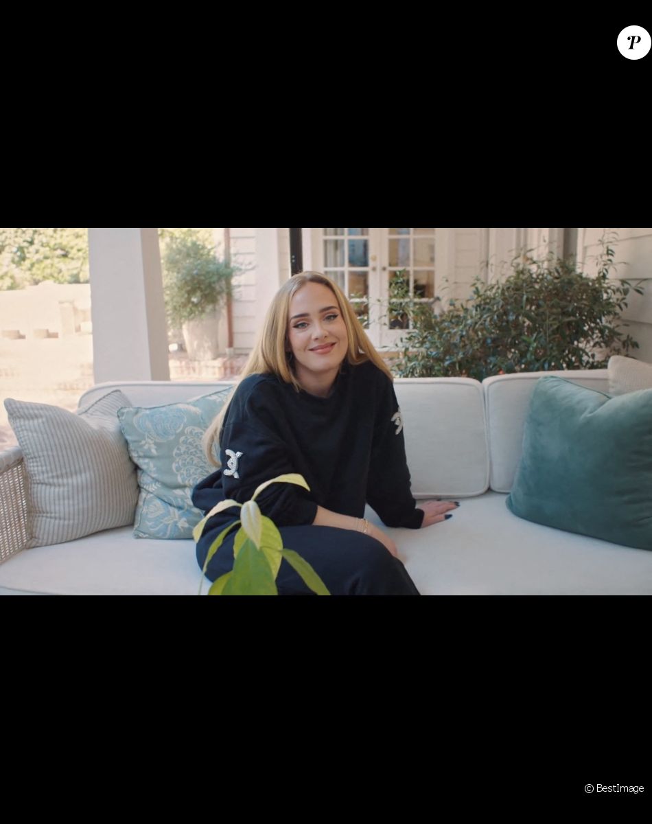 Capture d'écran de la vidéo "73 questions" de Vogue sortie le 21 octobre 2021, Adele fait visiter sa maison.