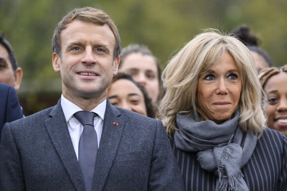 Le président de la République française, Emmanuel Macron et sa femme la Première Dame, Brigitte Macron - Le Président de la République française et sa femme la Première Dame au Centre National de Rugby de Marcoussis, dans l'Essonne, france, le 15 novembre 2021, pour rencontrer les équipes du XV de France.