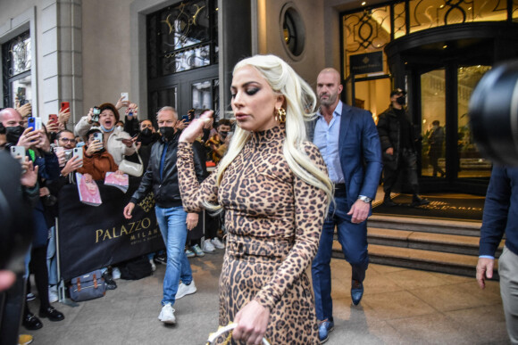 Lady Gaga sort de l'hôtel Palazzo Parigi à Milan, le 13 novembre 2021. © ANSA/Zuma Press/Bestimage 