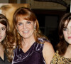 Sarah Ferguson et ses filles, les princesses Beatrice et Eugenie à la première du film "The Young Victoria" en 2009.