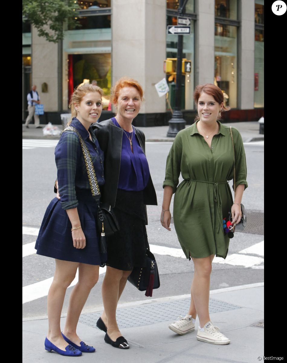 Exclusif - Sarah Ferguson et ses filles les princesses Eugénie et Béatrice sont allées déjeuner dans un restaurant à New York.