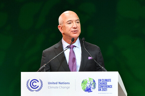 Jeff Bezos, fondateur du site Amazon - Le Premier ministre britannique B.Johnson, le président des Etats-Unis Joe Biden et le fondateur du site "Amazon", J.Bezos s'expriment lors de la réunion "Action on Forests and Land Use" lors de la Cop 26 à Glasgow (1er - 12 novembre 2021). Le 2 novembre 2021. 